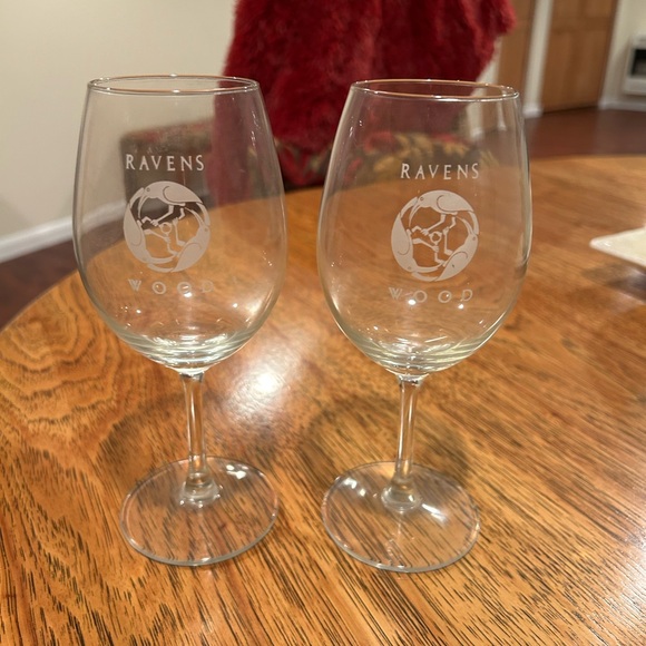 RAVENSWOOD WINERY | Crystal Clear Wine Glass Pair with winery logo - Picture 2 of 13